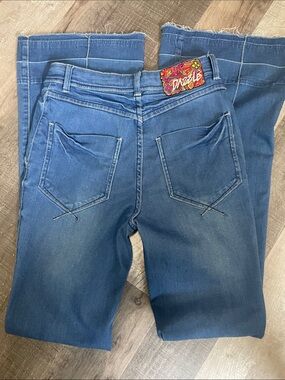 Dazzle Blue wideleg  Jeans with Embroidered Patch